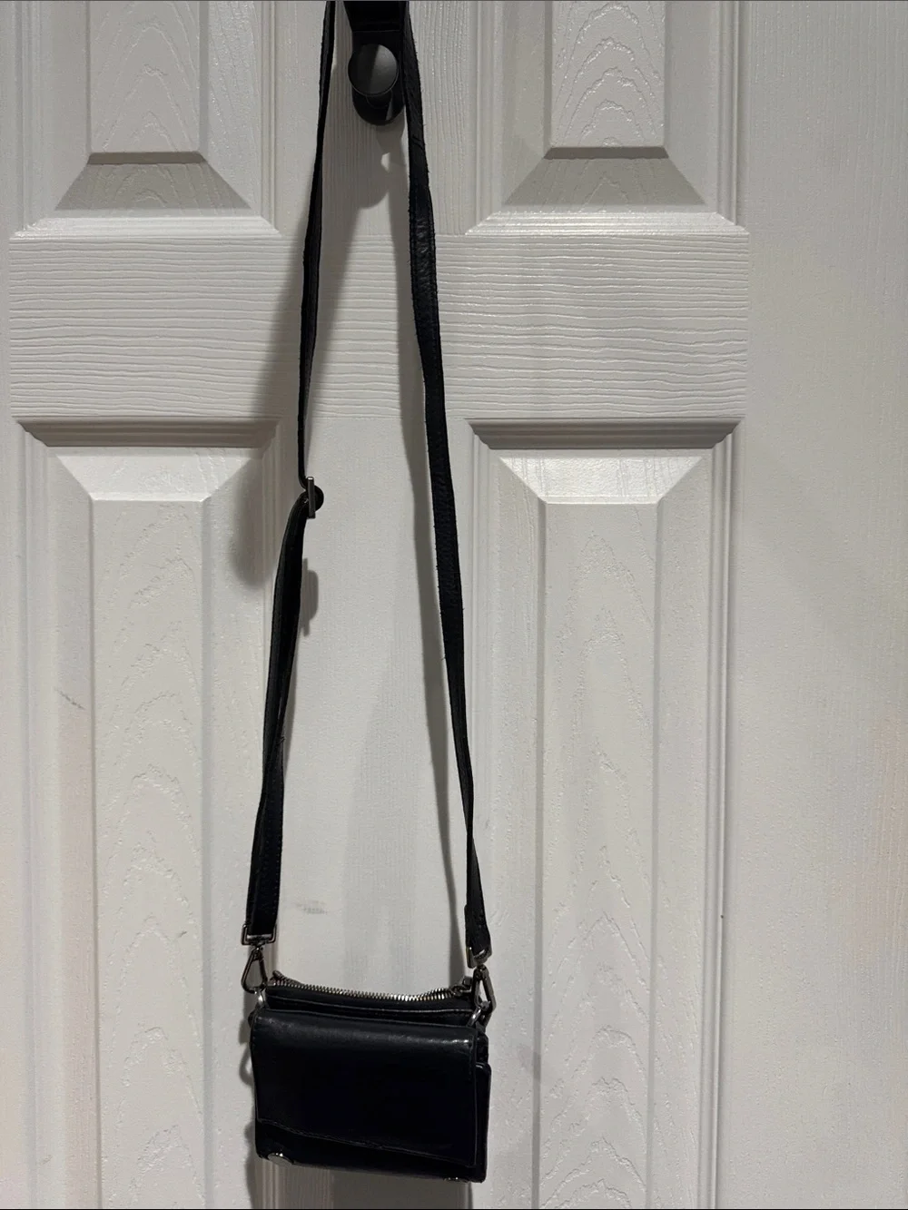 Hammitt Levy wallet crossbody black/gunmetal
